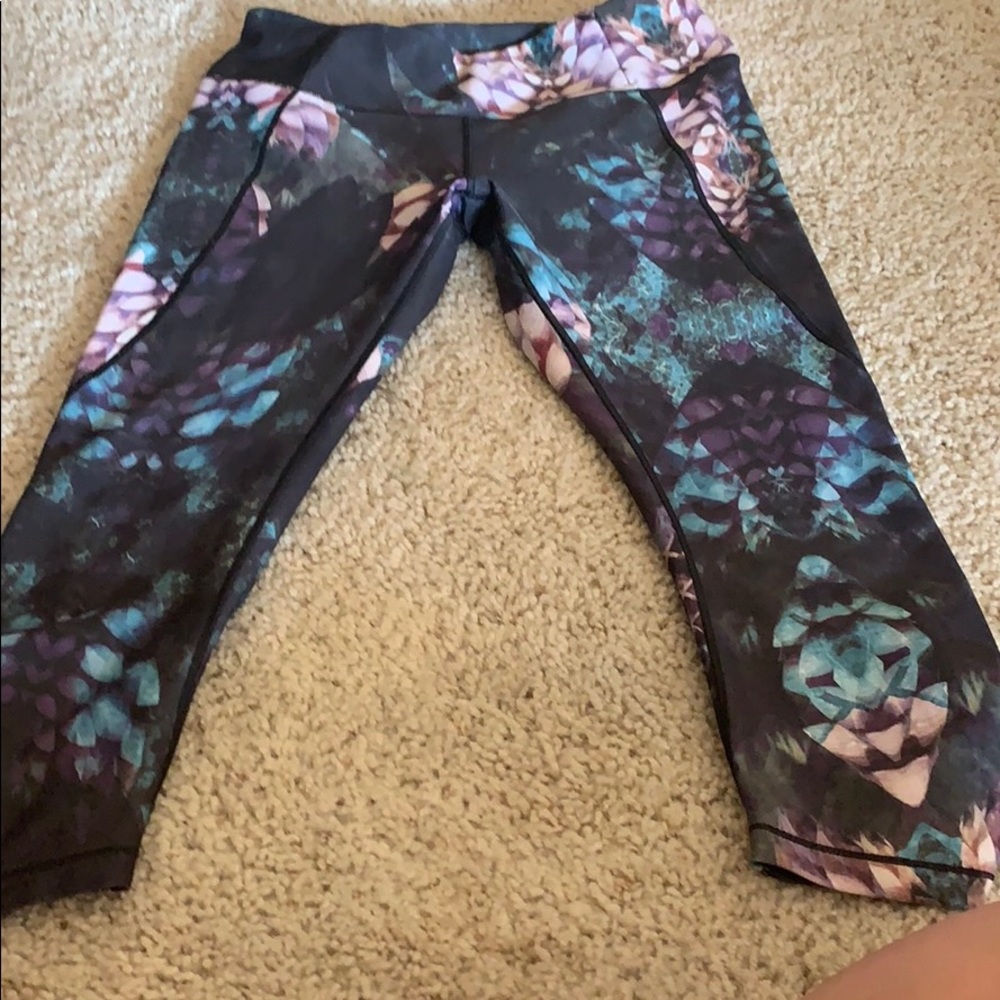 Calia by Carrie Underwood cropped leggings